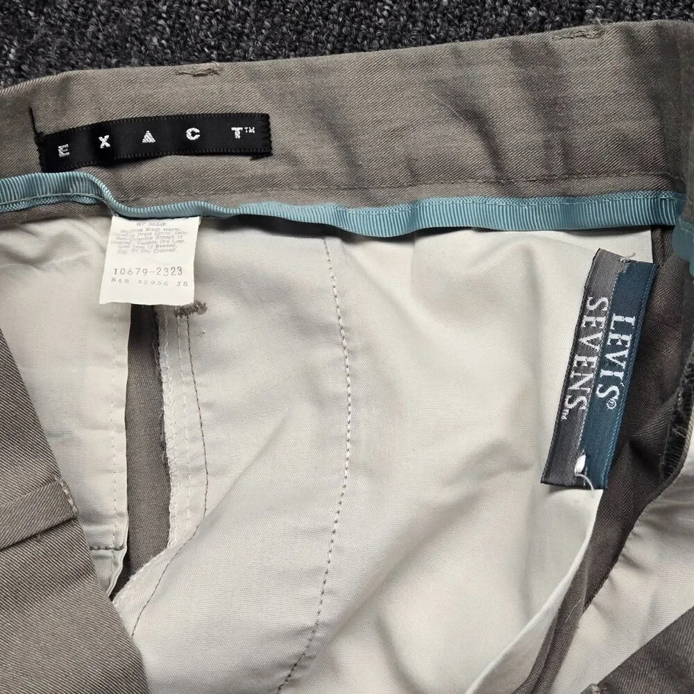 Vintage Levi’s Sevens Exact Trousers Men’s 38x27 Gray Pleated Pants USA 1990s